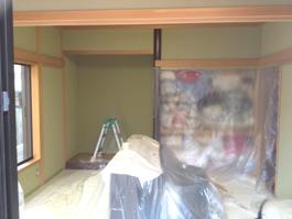 クロス張り替え作業中