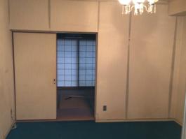 マンションクロス張り替え作業中