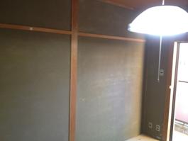 マンションクロス張り替え作業中
