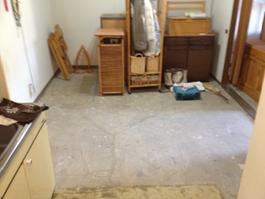 マンション内装リフォーム作業中